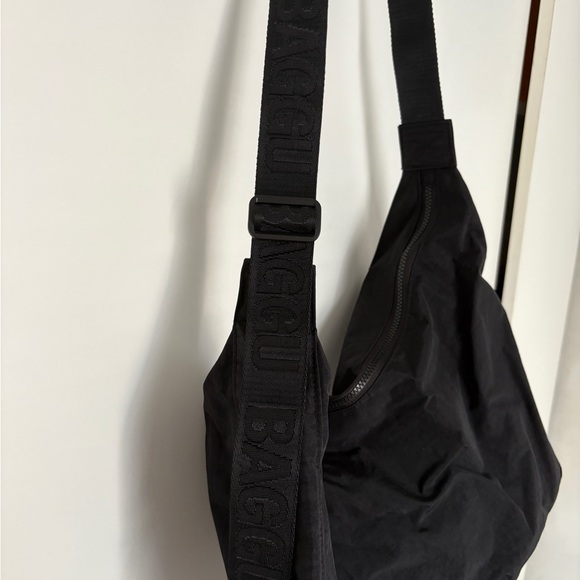 BAGGU Large Nylon Crescent Bag Black - Picture 3 of 5